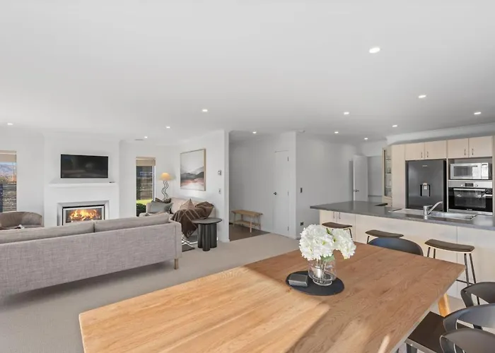 4 Bedroom *