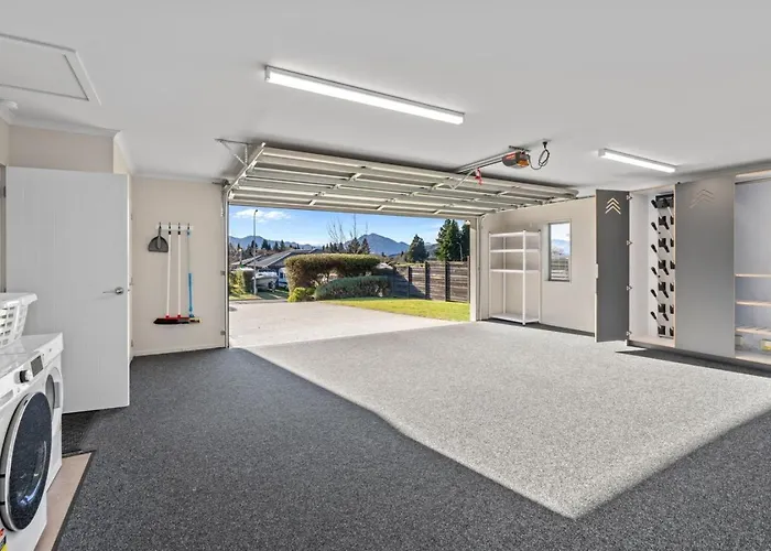 4 Bedroom *