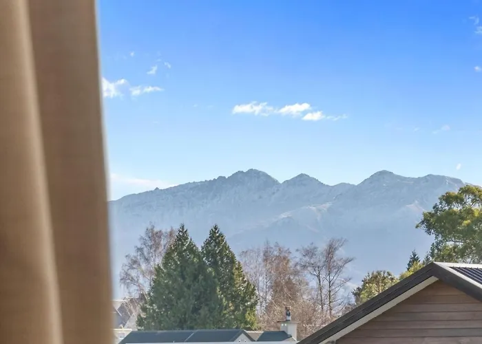 4 Bedroom *